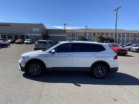 Used 2023 Volkswagen Tiguan SE FWD image 9