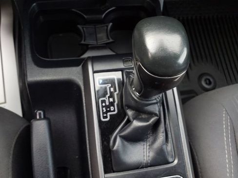 Used 2018 Toyota Tacoma TRD Sport w/ Technology Package AWD/4WD image 18