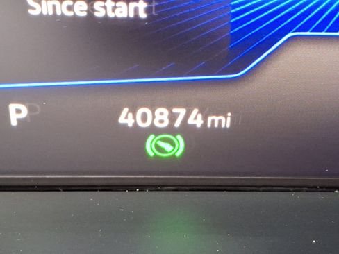 Certified 2022 Volkswagen Taos S image 21