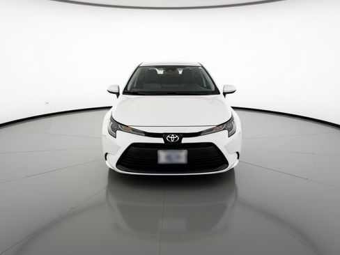 Used 2025 Toyota Corolla LE image 2