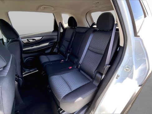 Used 2020 Nissan Rogue SV w/ Premium Package FWD image 25