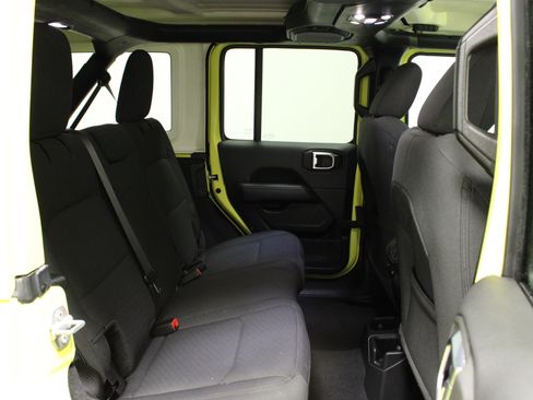 Used 2023 Jeep Wrangler Sahara image 15