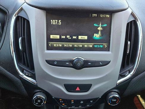 Used 2018 Chevrolet Cruze LS image 9