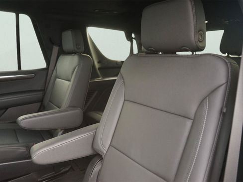 Used 2025 Chevrolet Tahoe Z71 w/ Comfort Package AWD/4WD image 14