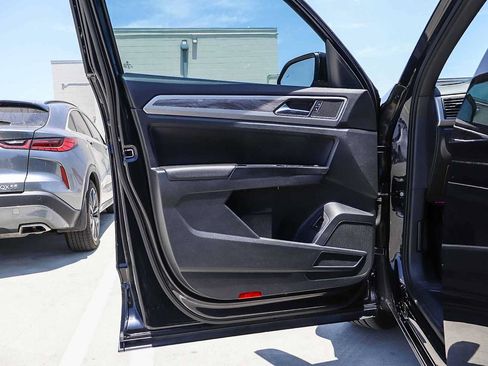Certified 2020 Volkswagen Atlas Cross Sport SE FWD image 21