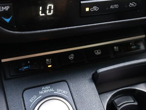 Used 2017 Lexus ES 350 w/ Luxury Package FWD image 26