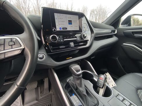 Certified 2025 Toyota Highlander XSE image 24