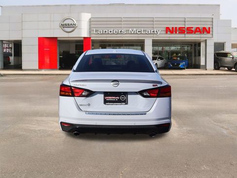 Used 2023 Nissan Altima 2.5 SR image 4