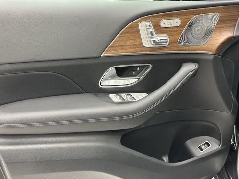 New 2025 Mercedes-Benz GLS 450 4MATIC image 10