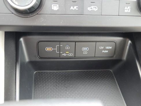 Certified 2025 Hyundai Tucson SE image 6