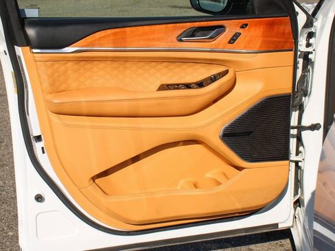 Used 2022 Jeep Grand Cherokee Summit image 15