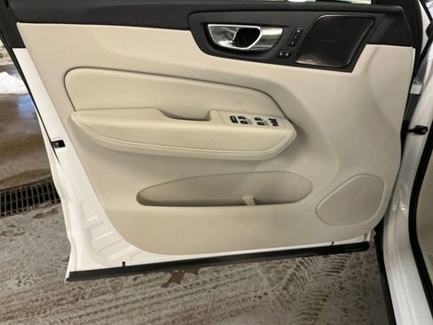 Certified 2023 Volvo XC60 B5 Ultimate w/ Climate Package image 11