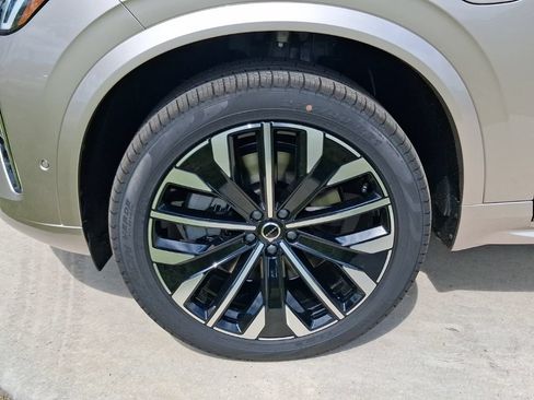 New 2026 Volvo XC90 T8 Plus w/ Protection Package Premier AWD/4WD image 3