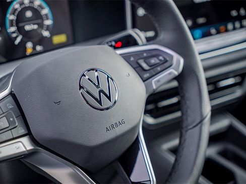 New 2026 Volkswagen Tiguan SE R-Line image 12