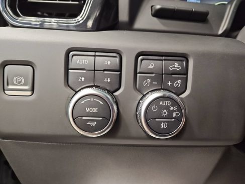 Used 2024 GMC Sierra 1500 AT4 w/ Technology Package AWD/4WD image 27