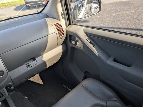Used 2019 Nissan Frontier SL image 15