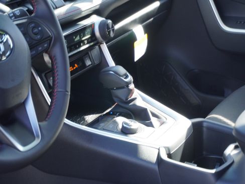 Used 2025 Toyota RAV4 SE image 22