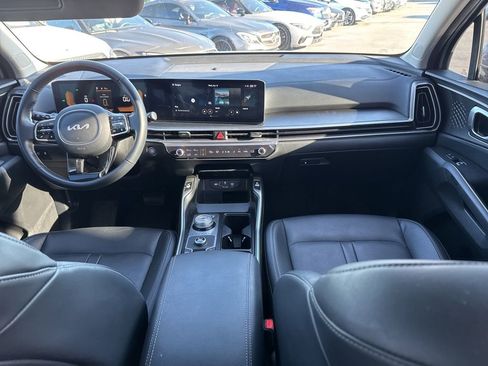 Used 2025 Kia Sorento EX image 8
