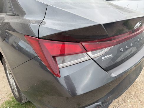 Used 2021 Hyundai Elantra SE image 4