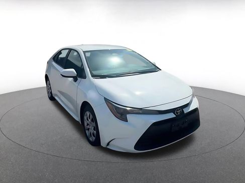 Used 2025 Toyota Corolla LE image 3