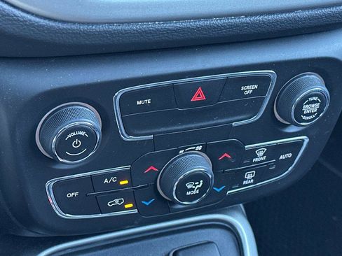 Used 2021 Jeep Compass Latitude w/ Sun and Sound Group image 21