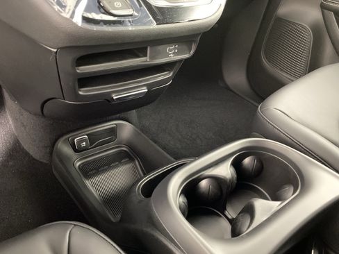 New 2026 Chrysler Pacifica Select AWD/4WD image 27