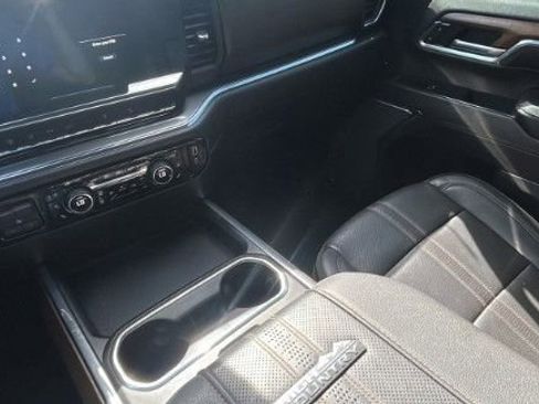 Used 2024 Chevrolet Silverado 3500 High Country w/ Technology Package AWD/4WD image 8