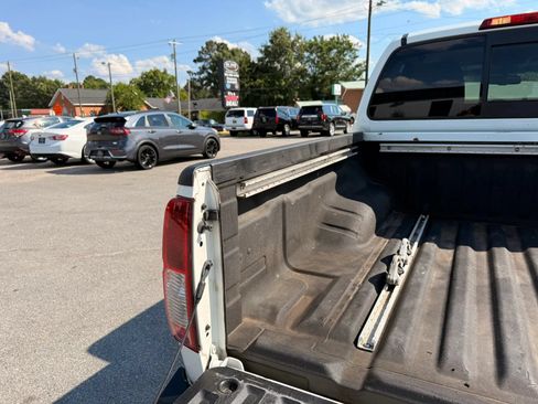Used 2014 Nissan Frontier SV w/ SV Value Truck Package RWD image 12