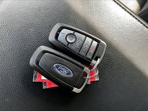 Used 2022 Ford F250 Lariat w/ Tremor Off-Road Package image 11