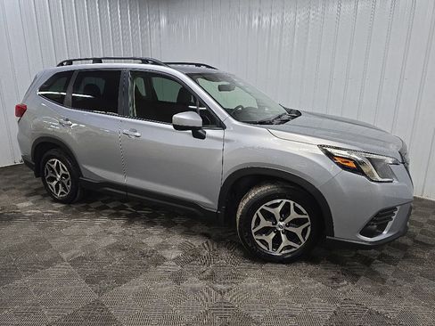 Used 2023 Subaru Forester Premium AWD/4WD image 1