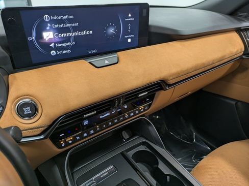 Certified 2025 MAZDA CX-70 3.3 Turbo S w/ Premium Plus image 11