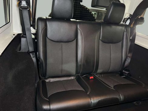 Used 2016 Jeep Wrangler Sahara AWD/4WD image 23