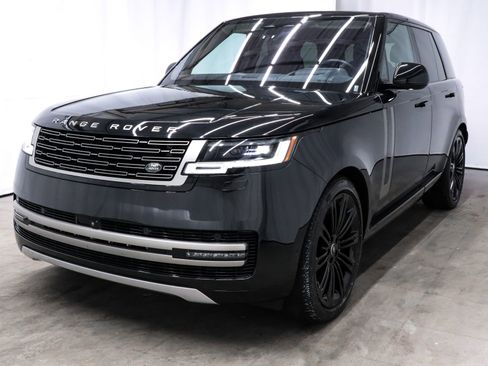 Used 2023 Land Rover Range Rover SE AWD/4WD image 3