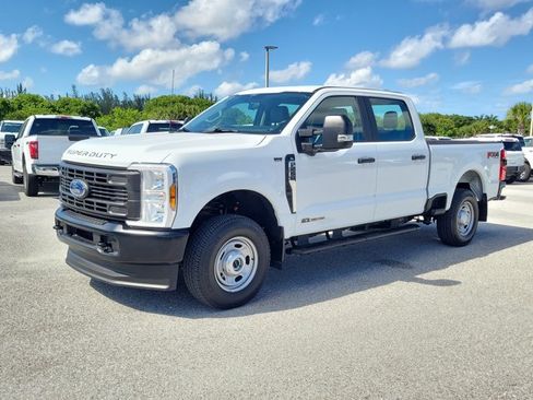 Used 2025 Ford F250 XL w/ 360-Degree Camera Package AWD/4WD image 4