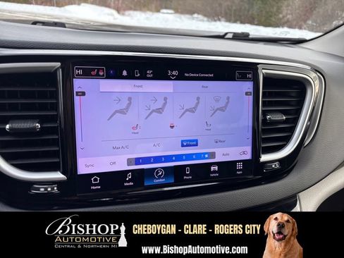 Used 2023 Chrysler Pacifica Touring-L FWD image 23