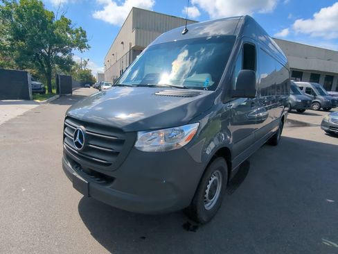 Used 2025 Mercedes-Benz Sprinter 2500 image 19