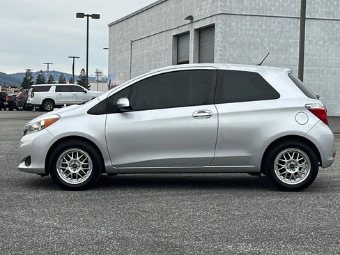 Used 2012 Toyota Yaris L image 7