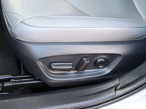 Used 2019 Toyota Avalon Limited image 30