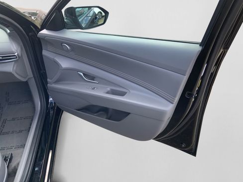 Used 2025 Hyundai Elantra SEL FWD image 21
