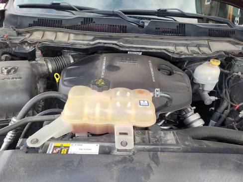 Used 2016 RAM 1500 Laramie w/ Convenience Group image 9