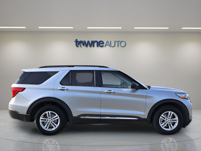 Used 2022 Ford Explorer XLT w/ Equipment Group 202A AWD/4WD image 8