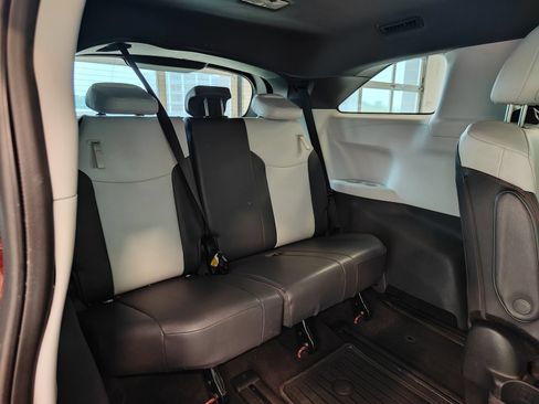 Used 2023 Toyota Sienna XSE AWD/4WD image 16