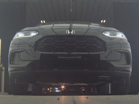 Used 2023 Honda HR-V LX image 3