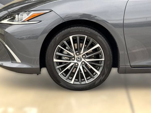 Used 2025 Lexus ES 300h w/ Premium Package FWD image 12
