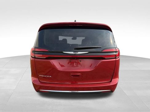 Used 2024 Chrysler Pacifica Touring-L FWD image 15