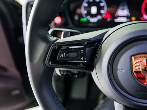 Certified 2025 Porsche Cayenne Coupe image 17