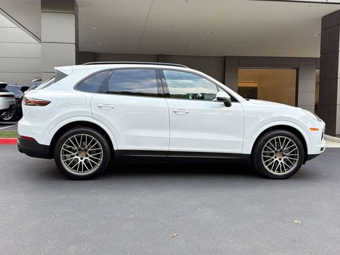 Used 2023 Porsche Cayenne S image 9