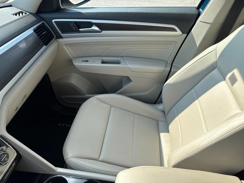 Used 2023 Volkswagen Atlas SE w/ Panoramic Sunroof Package FWD image 21