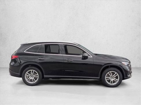 Used 2023 Mercedes-Benz GLC 300 4MATIC image 4