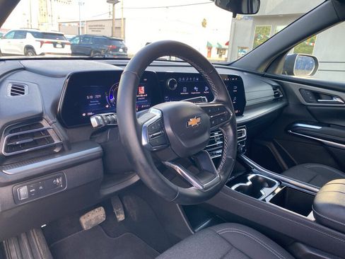 Used 2025 Chevrolet Traverse LT image 29